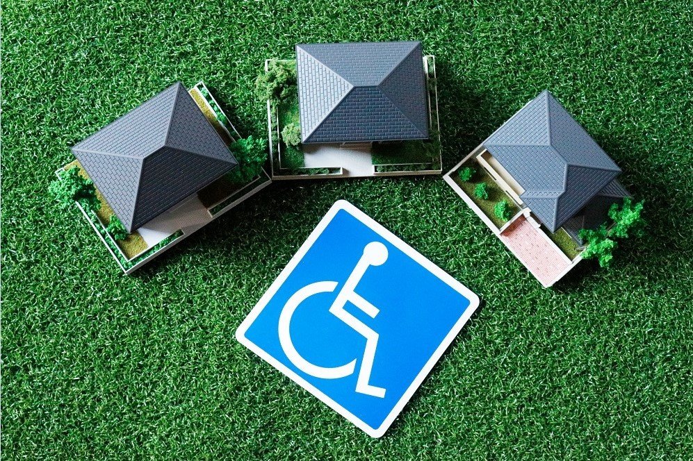 Why is Artificial Grass Ideal for Wheelchair Owners?